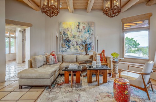 La Tierra House | Casa de las Vistas | Stunning Mountain Views | Designer Decor | MONTHLY