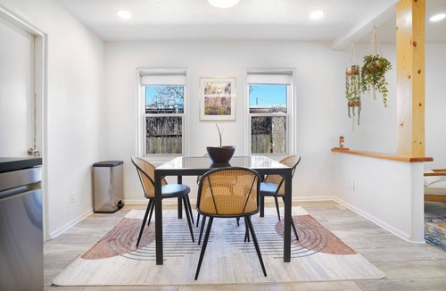 Southside House | Casa de Lilas - Just Steps from Great Food & Art!