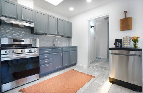 Southside House | Casa de Lilas - Just Steps from Great Food & Art!