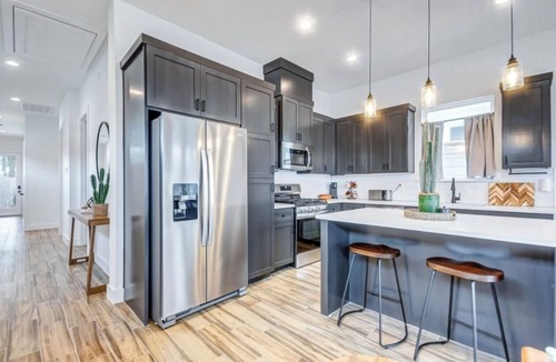 Houston House | Casa de Nopales! Modern Mexican House with King Size Bed—10 mins from downtown!
