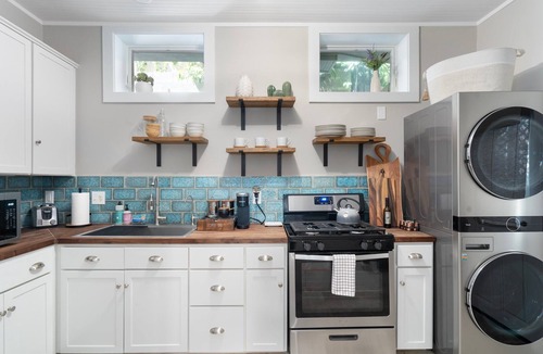 Bisbee House | Casa de Oro – Luxe Comfort in the Heart of Old Bisbee Private Yard & EV Charger!