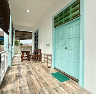 Kampung Sura House | Casa De Pantai