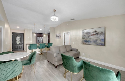 Kissimmee House | Casa De Paradiso - Modern yet comfy home at the center of it all!