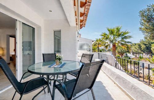Arnella Villa | Casa de Paz
