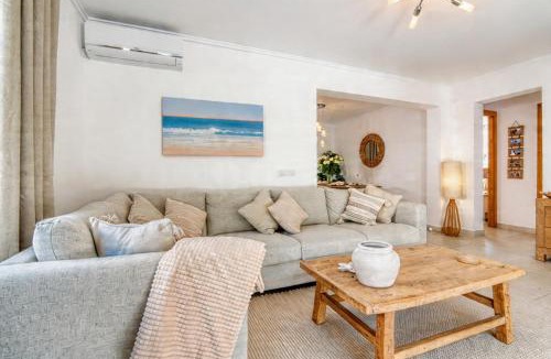 Arnella Villa | Casa de Paz