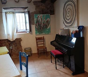 Azqueta Hostel | Casa de peregrinos La PerlaNegra