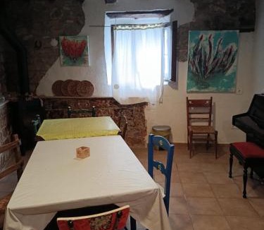 Azqueta Hostel | Casa de peregrinos La PerlaNegra