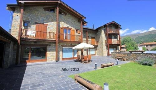 Bellver de Cerdanya House | Casa de piedra y madera vistas a montañas y prados