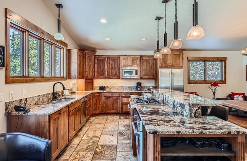 Blue River House | Casa De Plata 5 Bedroom Home by RedAwning