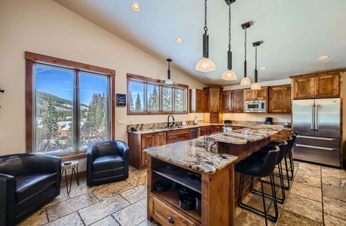 Blue River House | Casa De Plata 5 Bedroom Home by RedAwning