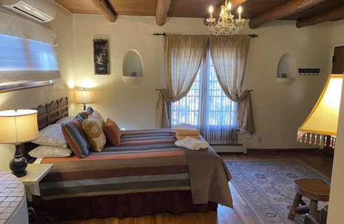 Downtown Santa Fe House | Casa de Tres Lunas