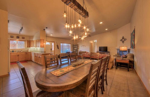 Moab House | Casa de Zia-Downtown, Hot tub, Fireplace, Indoor Pool, Sleeps 9