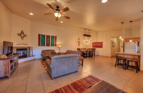 Moab House | Casa de Zia-Downtown, Hot tub, Fireplace, Indoor Pool, Sleeps 9