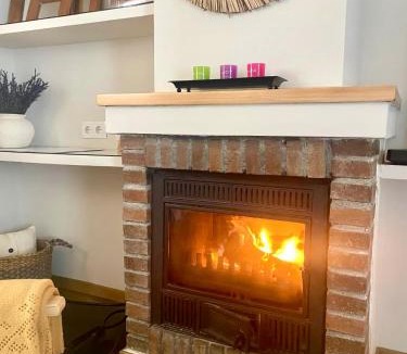Navas de Riofrio House | Casa del Concejo Segovia Escapada rural con chimenea y jardín privado
