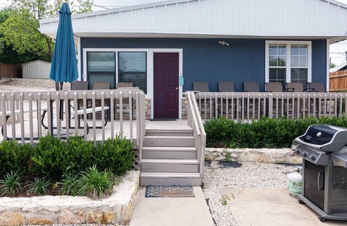 Clifton House | Casa del Lago! Lakefront Retreat with Semi-Private Cove, Deck, and Firepit - Ideal for R&R!