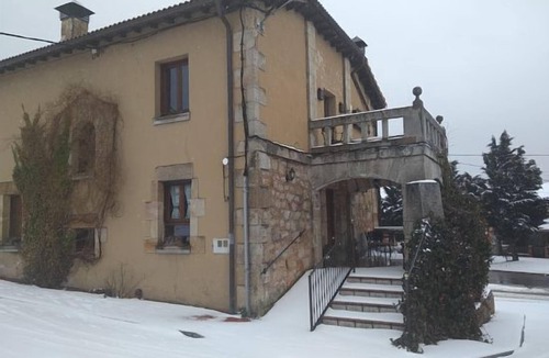 Hontoria del Pinar Cottage | Casa del Médico for 10 people