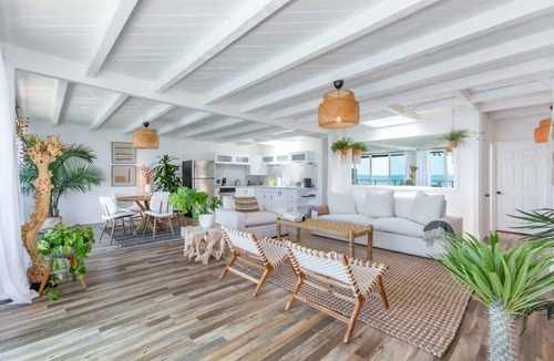 Eastern Malibu House | Casa del Mar by Oraklus