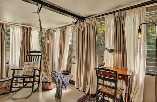 Tarpon River House | Casa del Ojo - 3 King beds - Heated Pool - BBQ - 1 mile to downtown FTL
