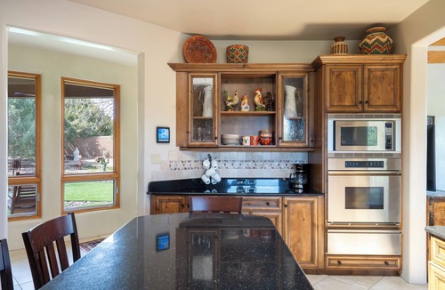 Tierra Preciosa House | Casa del Oso: Mountain Luxury Estate | Hot Tub, Views & Private Yard