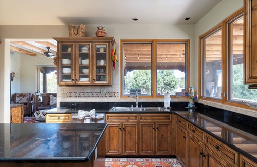 Tierra Preciosa House | Casa del Oso: Mountain Luxury Estate | Hot Tub, Views & Private Yard