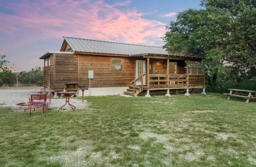 Llano Cabin | Casa del Sol | 1/1 Hill Country Cabin, Hot Tub, Full Kitchen, Pet Friendly w/fee