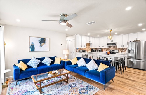 Eastern Division House | Casa del Sol: Chic Family Home with Heatable Private Pool & Guest House