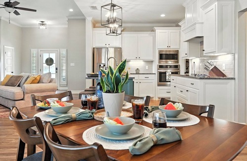 Abilene House | Casa Del Sol | Modern Sanctuary in Abilene