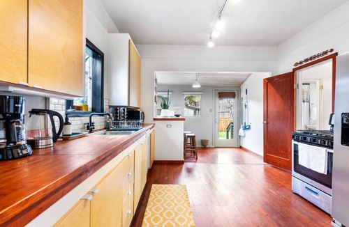 Alberta Arts District House | Casa del Sol - Walk to Alberta Arts District