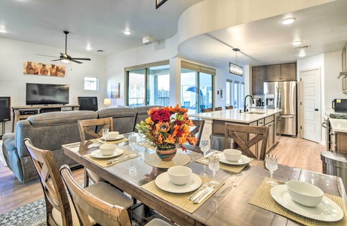Santa Fe House | Casa Desert Rose' Home w/ Mtn-Views & Hot Tub