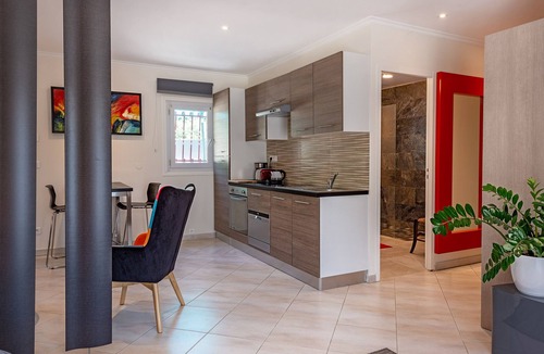 Sommieres Hotel | Casa Dina