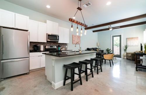 Historic Garderns Apartment | Casa Dolce Vita by the Alamodome