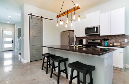 Historic Garderns House | Casa Dolce Vita by the Alamodome - Pet Friendly