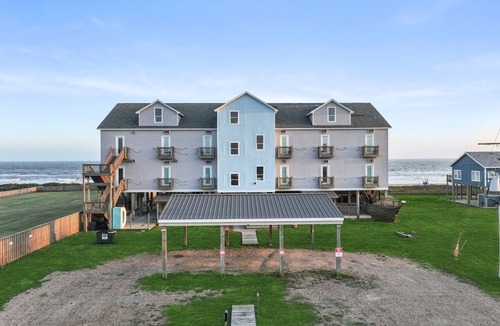 Port Bolivar Condo | Casa Dora - Pool, Games, & Beachfront Fun!