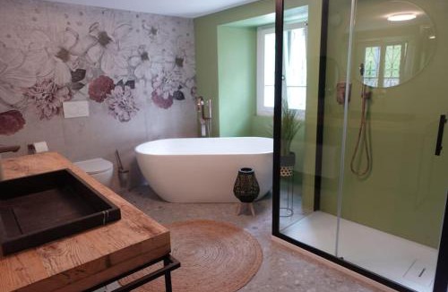 Prato Ski Chalet | Casa Dorino - luogo idilliaco, ideale per famiglie, terrazza ed ampio giardino, vista montagne, sauna privata
