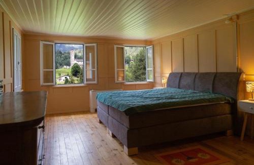 Prato Ski Chalet | Casa Dorino - luogo idilliaco, ideale per famiglie, terrazza ed ampio giardino, vista montagne, sauna privata