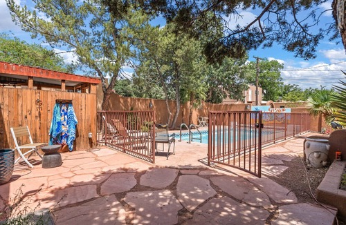 Nob Hill House | Casa Encanto is the perfect place for new UNM enrollees and their parents to orient to UNM.