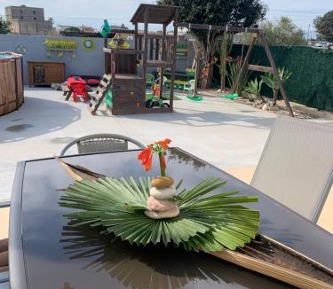 Deltebre House | Casa Enric , con zona infantil, piscina y parking privado