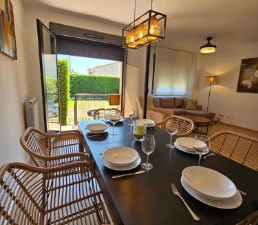 Urunuela Apartment | Casa Entre Viñas, jardin privado con piscina comunitaria
