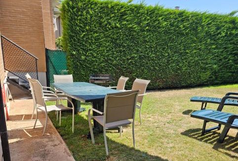 Urunuela Apartment | Casa Entre Viñas, jardin privado con piscina comunitaria