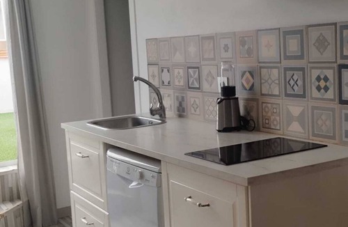 Collblanc y La Torrassa Apartment | Casa Dess.acogedor Ático muy Céntrico y con Todos los Servicios