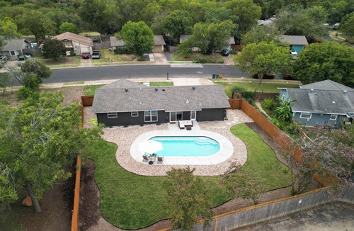 South Manchaca House | ~ Casa Esmeralda ~South Austin Oasis- Private Pool