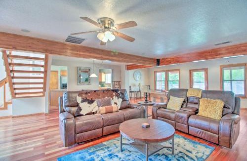 Northeast Heights House | Casa Especial Family Retreat with Pool Table!