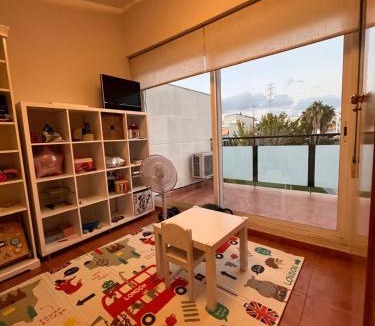 Paterna Apartment | Casa familiar 3 dormitorios Jardín Piscina Barbacoa Zona de entrenamiento
