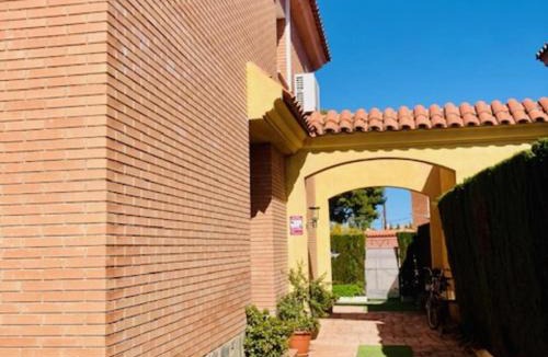 Mont-roig del Camp House | Casa Familiar con Piscina en Zona Tranquila de Miami Playa - ES-9-153