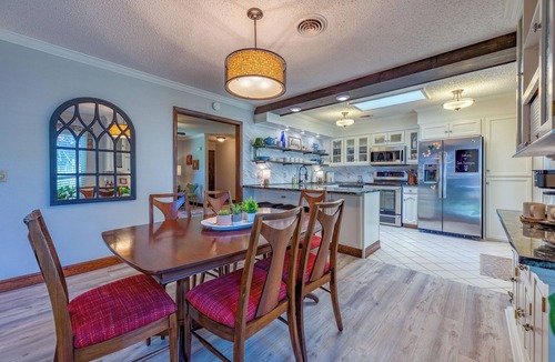 Roswell House | Casa Feathergrass