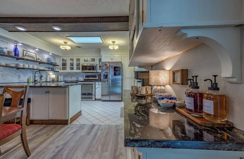 Roswell House | Casa Feathergrass