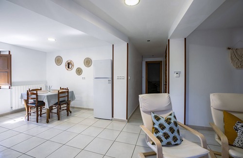 Castiello de Jaca Apartment | Casa Feli: Apartamento con Jardín Privado en los Pirineos