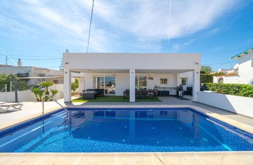 L'Alfas del Pi House | Casa Feliz Family Villa