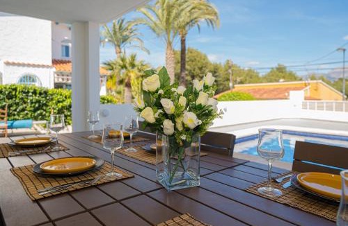 L'Alfas del Pi House | Casa Feliz Family Villa