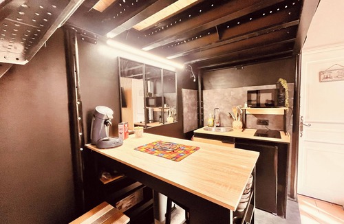 Faubourg Apartment | Casa fresco 2
